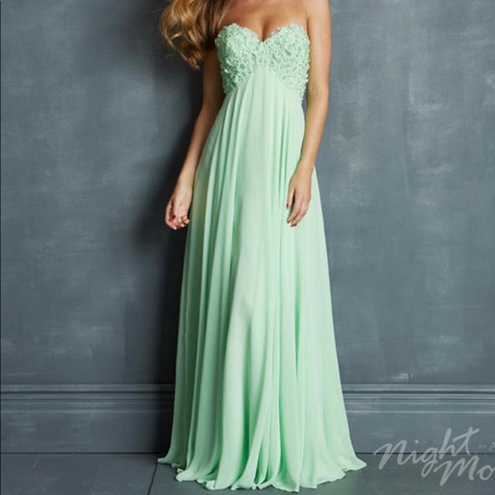 Green Strapless Sweetheart Formal Gown Dress - Picture 1 of 2